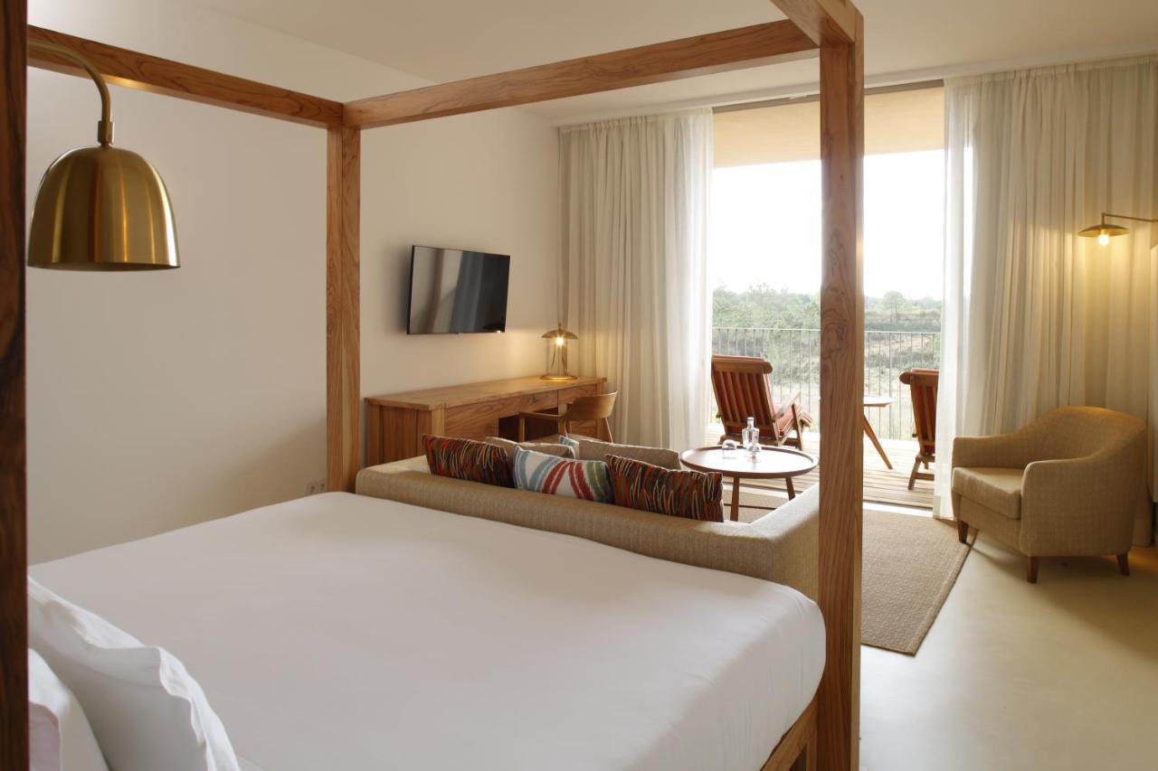 Praia Do Canal Nature Retreat - Small Luxury Hotels Of The World Aljezur Dış mekan fotoğraf A room at the hotel