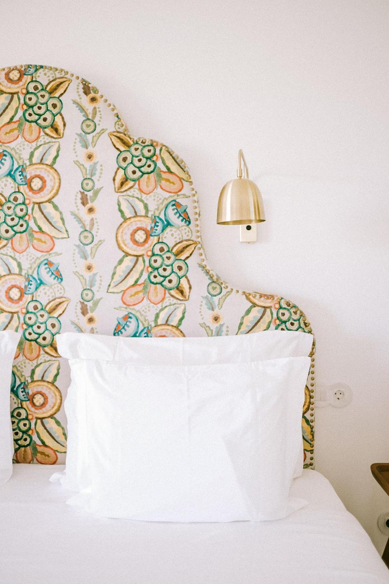 Praia Do Canal Nature Retreat - Small Luxury Hotels Of The World Aljezur Dış mekan fotoğraf A bed with a headboard